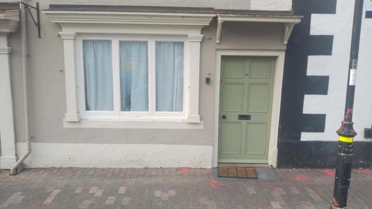 Self Contained Flat In Llanfyllin Powys Apartamento Exterior foto